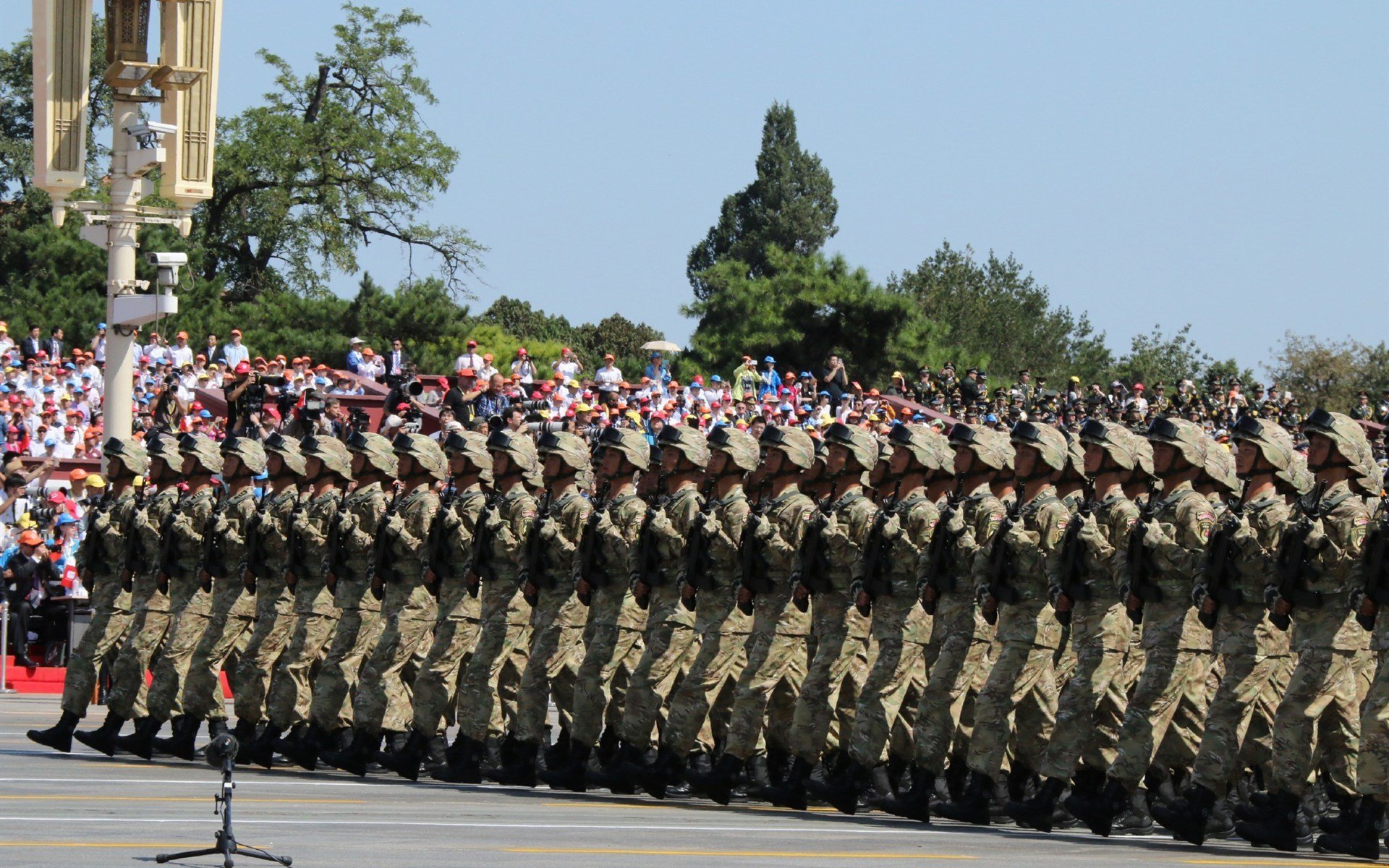 “青春永不止步”青少年足球+篮球跨界运动会在成都盛大开幕,鼓励多运动融合